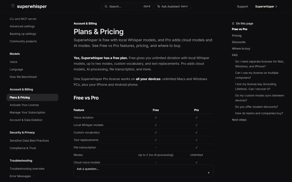 Tangkapan layar halaman Plans and Pricing Superwhisper dengan penjelasan paket gratis dan tabel perbandingan fitur Free dan Pro